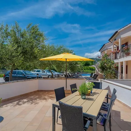 Apartment Wonderful With Heated Pool, Sauna, Jacuzzi And Sea View
