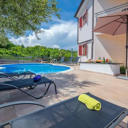 Wonderful With Heated Pool, Sauna, Jacuzzi And Sea View Apartment